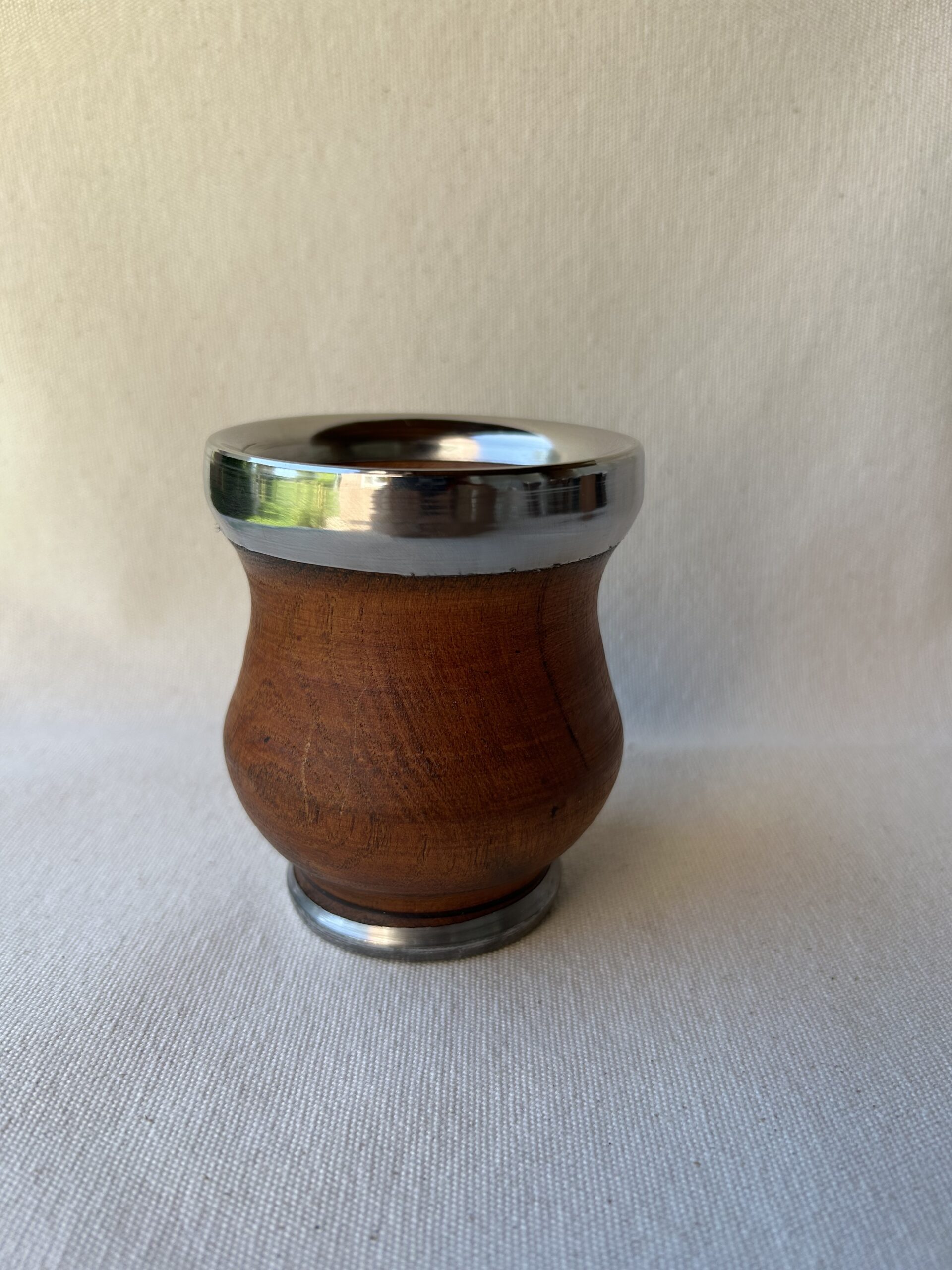 Mate de madera de Algarrobo con virola y pie en acero inoxidable modelo copita art(102)