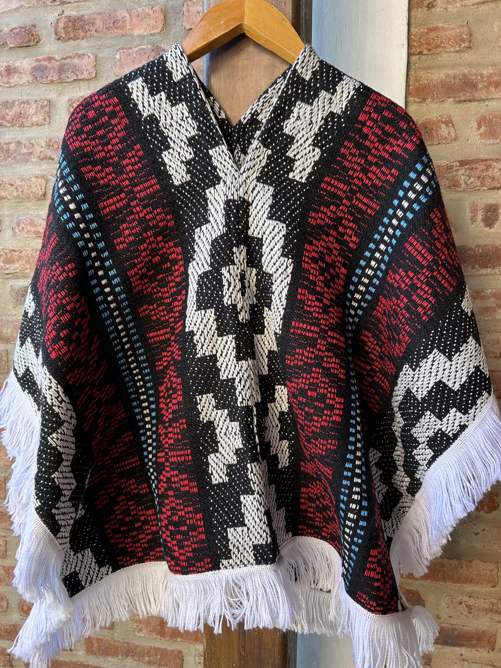 Poncho de niños pesado Pehueño talle 10