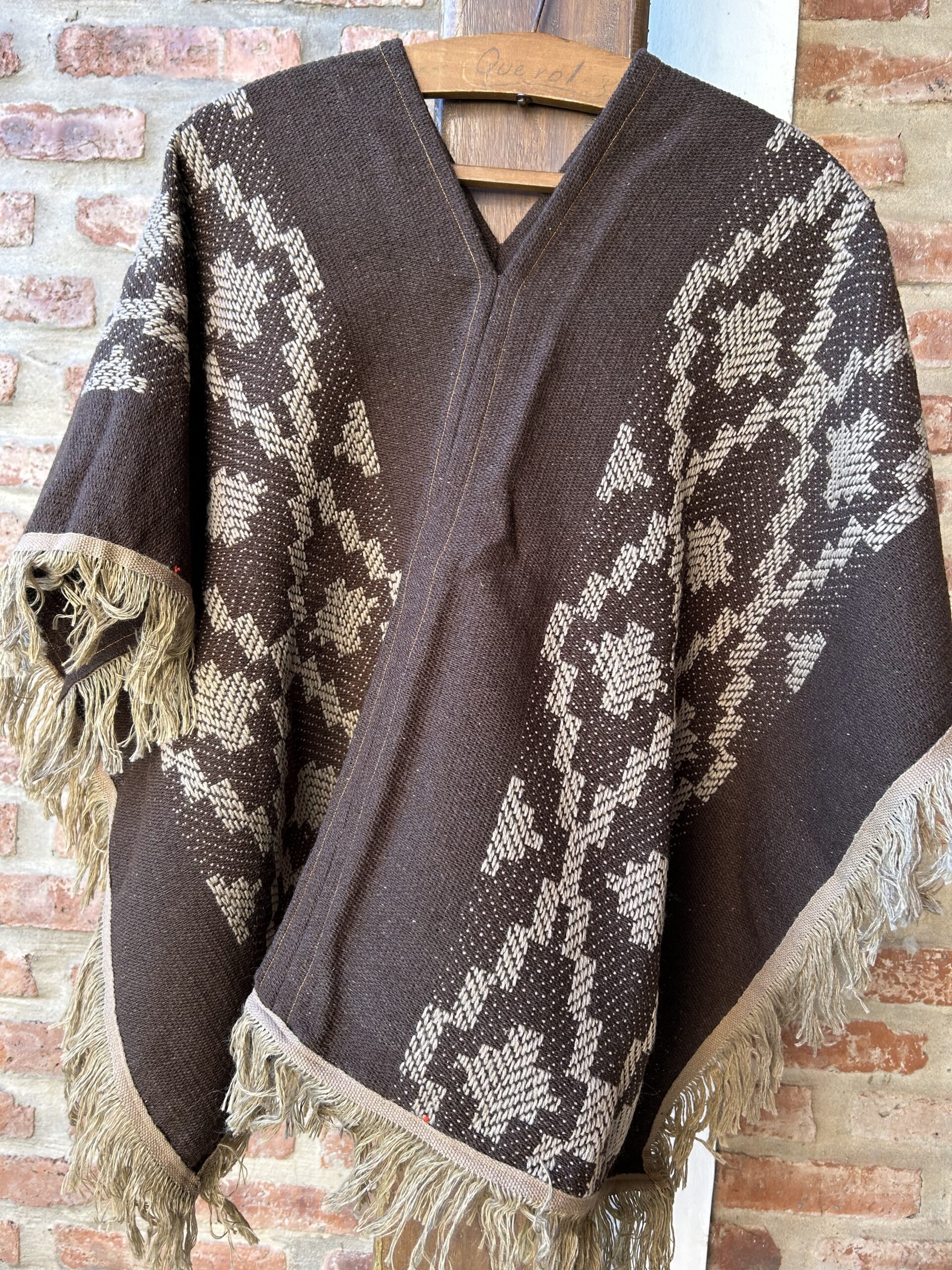Poncho de niños pesado con guarda talle 8