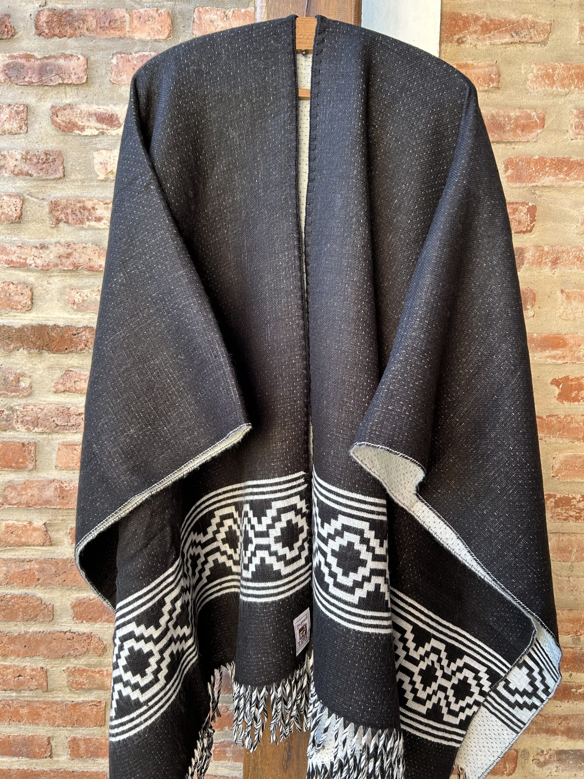 Ruana reversible con guarda art 310