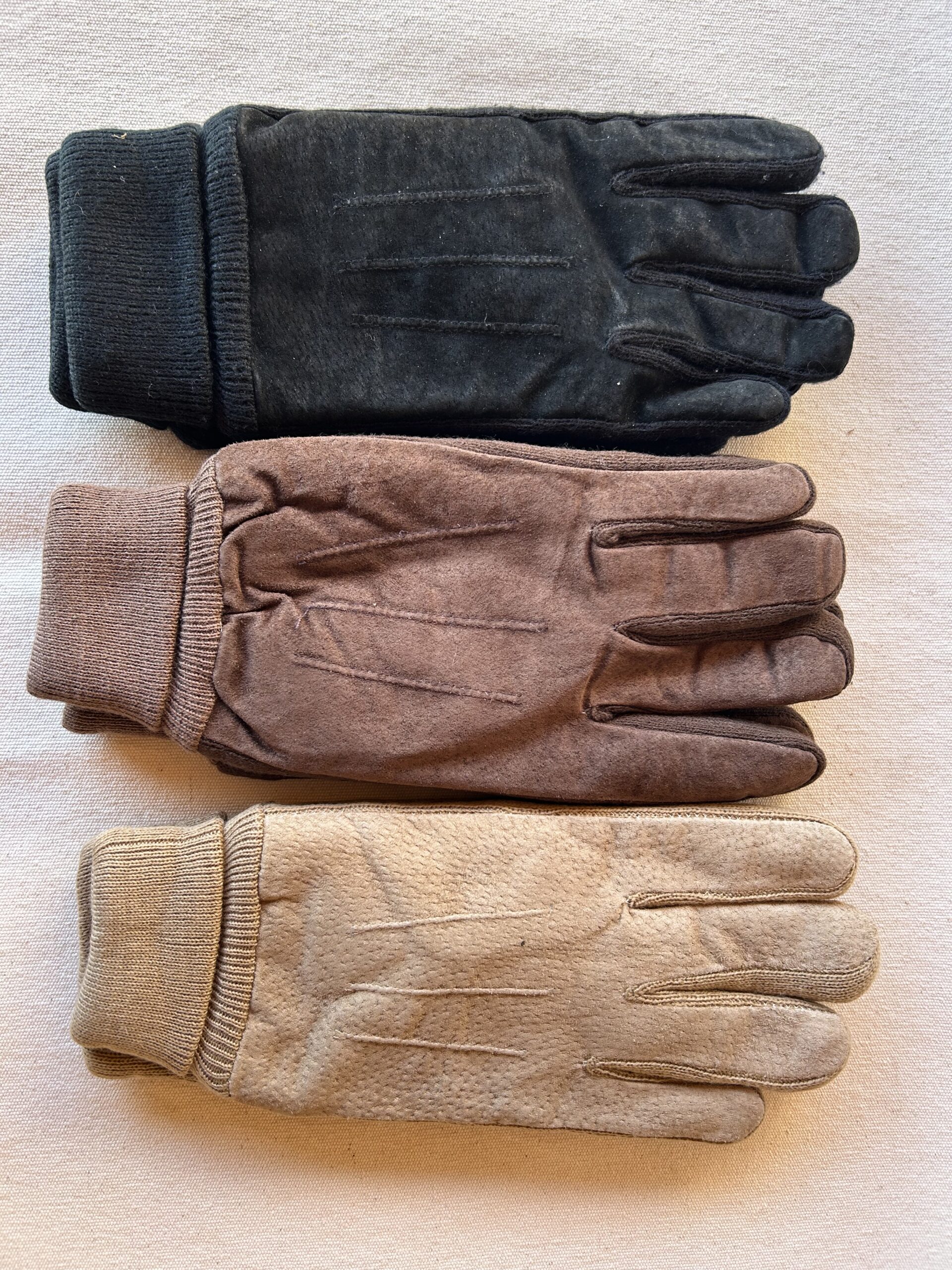 GUANTES EN CUERO DE OVEJA DELICADO DETALLE EN EL FRENTE TALLES ÚNICOS