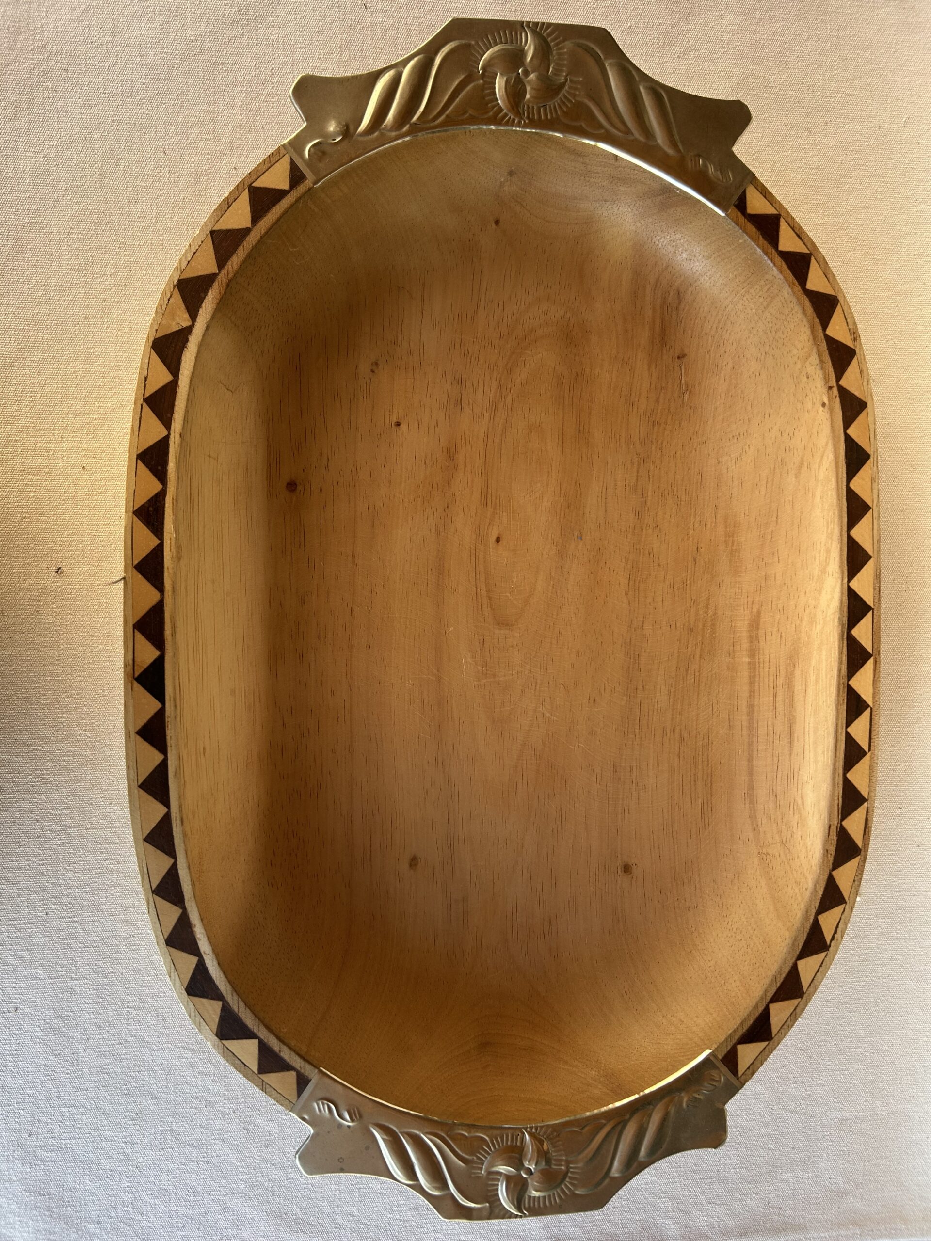 BATEA EN MADERA PACARÁ CON GUARDA Y ALPACA (50CM)