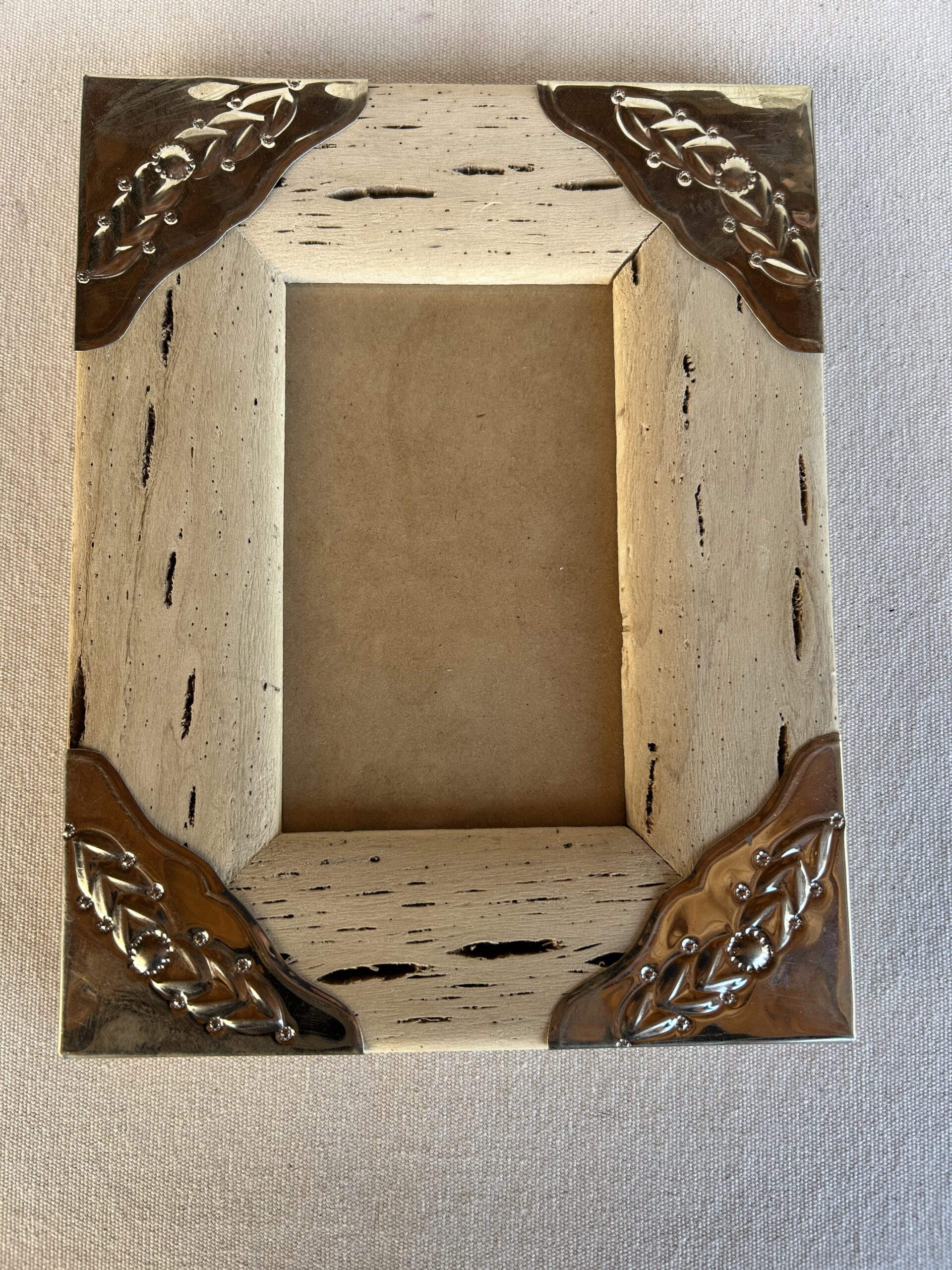 PORTA RETRATO EN CARDÓN Y PUNTERAS EN ALPACA (MEDIDA 10X15CM)