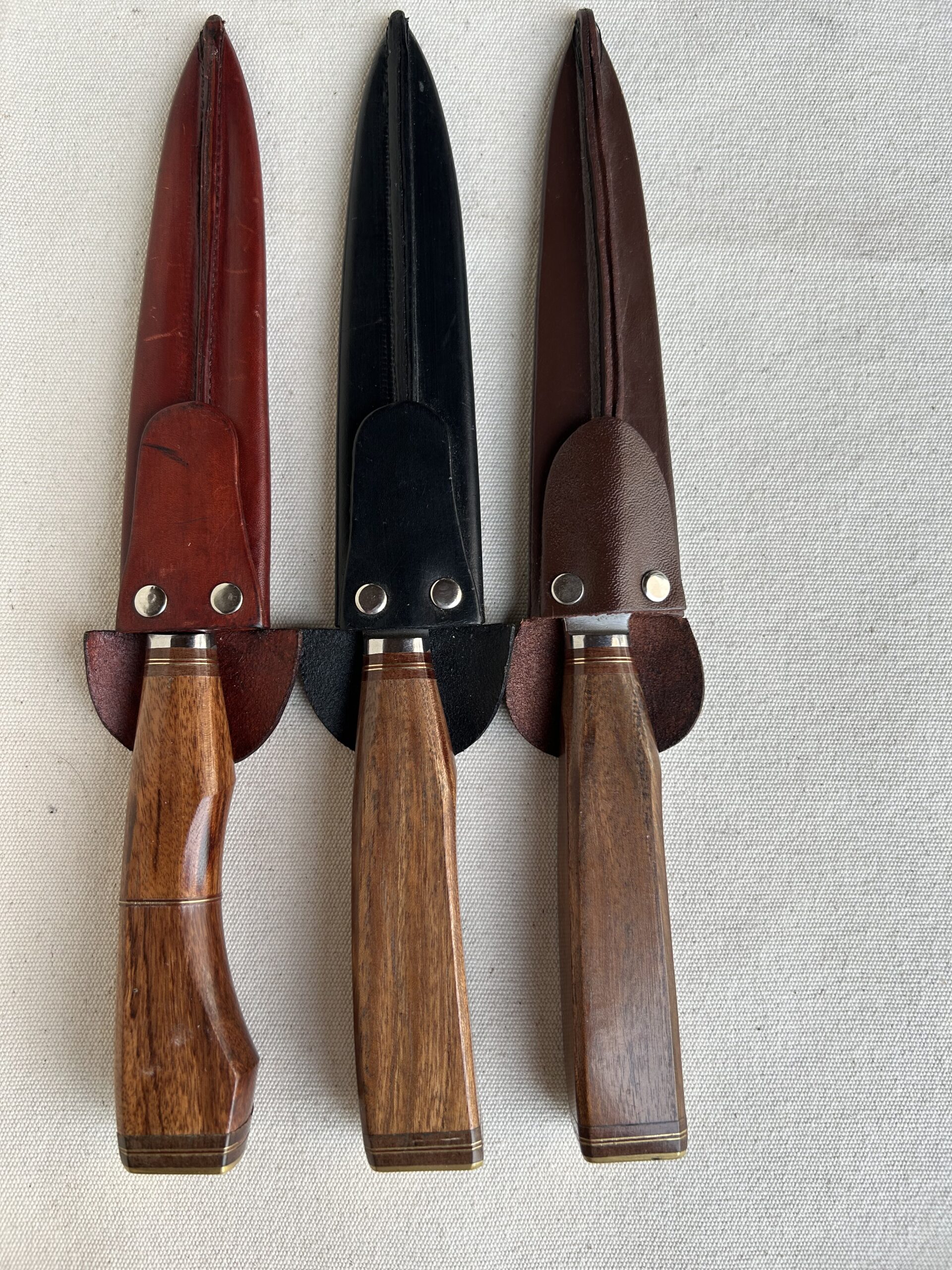 Cuchillo regional de 16 cm de hoja en acero inoxidable ,vienen con vaina de cuero