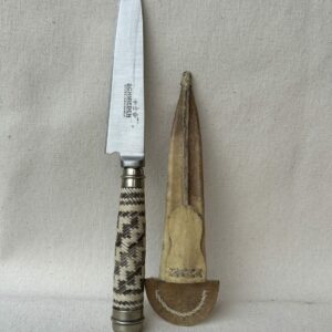 Cuchillo trenzado con Alpaca y hoja en acero inoxidable de 14 cm viene con vaina de cuero crudo