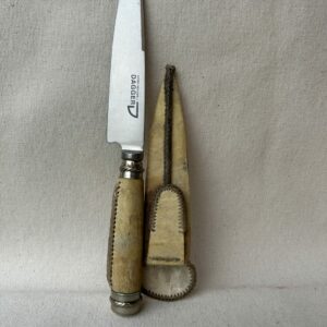 CUCHILLO CRIOLLO RETOVADO EN CUERO CRUDO VAINA CON COSTURA