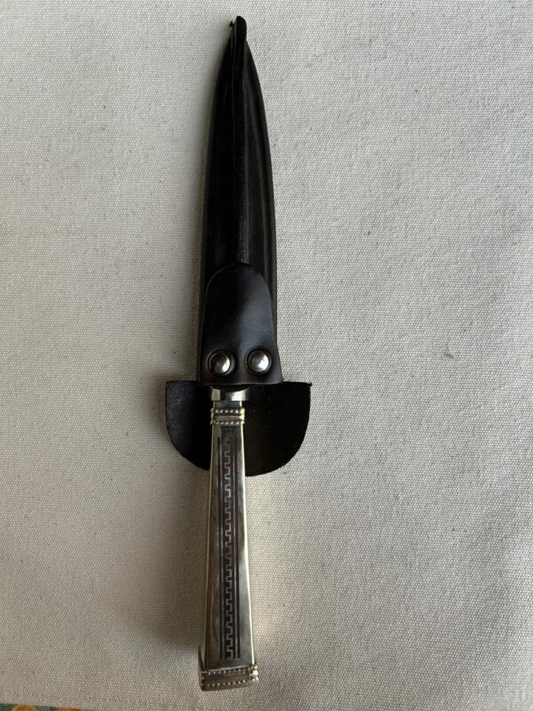 CUCHILLO CABO DE ALPACA CON DISEÑO EN EL MEDIO TERMINALES EN ALPACA HOJA DE 14 CM