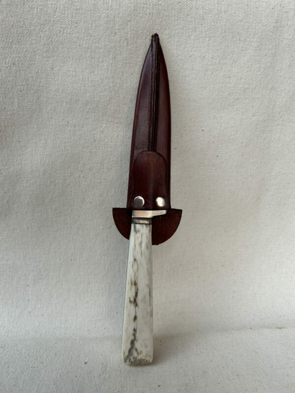 Cuchillo cabo de Asta con hoja en acero inoxidable y detalle de bronce(entre el encabado y la hoja)hoja solingen de 12cm - Image 3