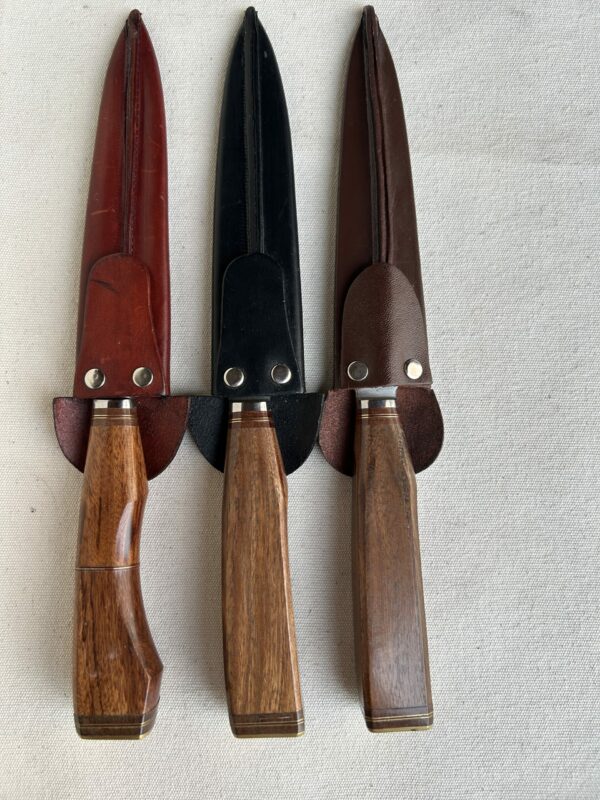 Consultar variedad de cabos a la hora de realizar un pedido,puede variar ya sea el cabo o la hoja Dagger/Schmieden