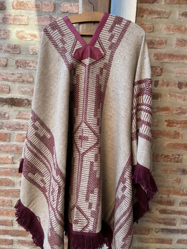 Poncho Pesado Beige-Bordo modelo Namuncura