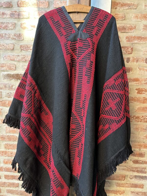 Poncho pesado Negro-Rojo Modelo Namuncura