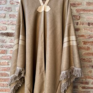Poncho pesado Beige listado art 5022 Modelo San Luis