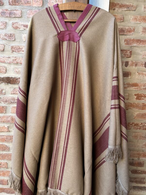 Poncho Pesado modelo Tucumano Beige-Bordo