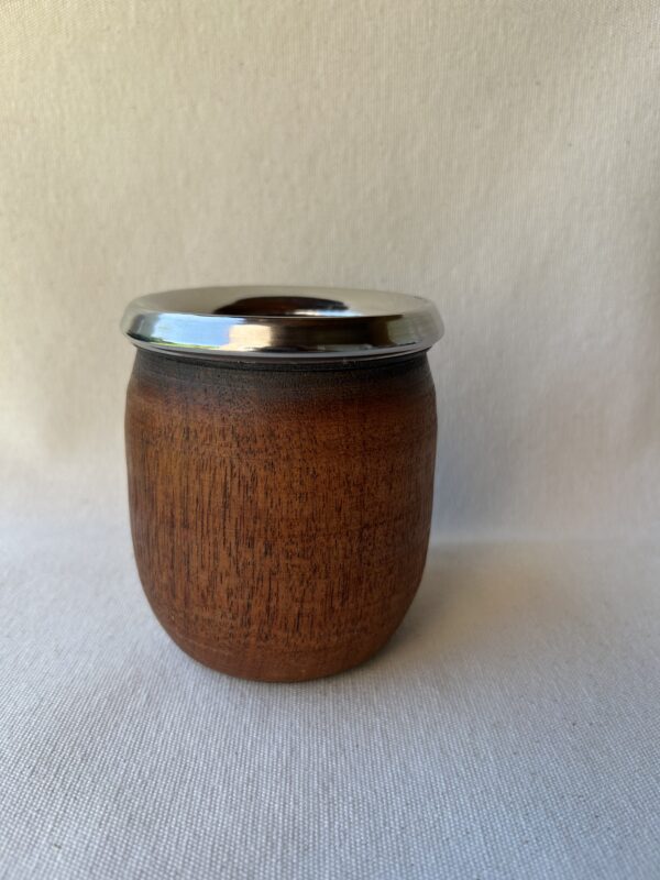 Mate modelo barrilito en madera de algarrobo con virola en acero inoxidable