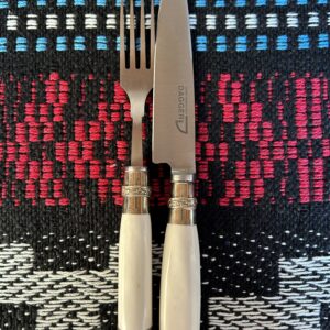JUEGO PARA 6 COMENSALES EN ASPA PULIDA CON PUNTERAS Y TERMINALES DE ALPACA. HOJA EN ACERO INOXIDABLE