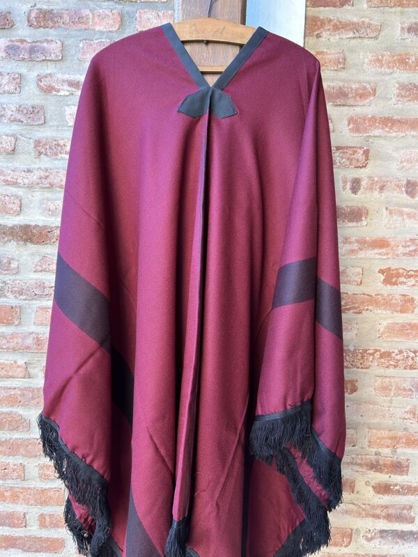 Poncho liviano Salteño Medidas aproximadas de los ponchos. Ancho 1.44 Largo total 1.88