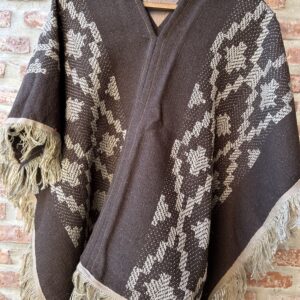 Poncho pesado de niños con guarda pampa . Talle 8