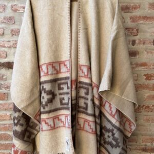 Ruana reversible marrón claro con guarda