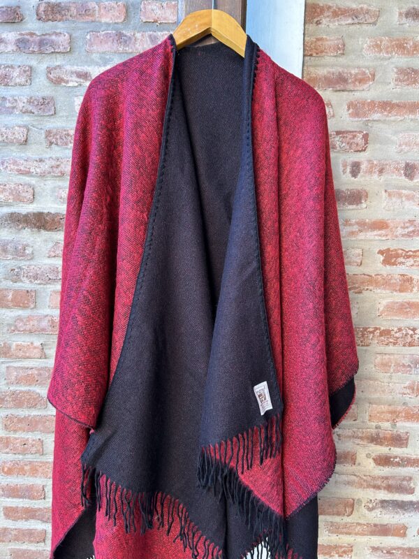 Ruana de bucle reversible negro .rojo