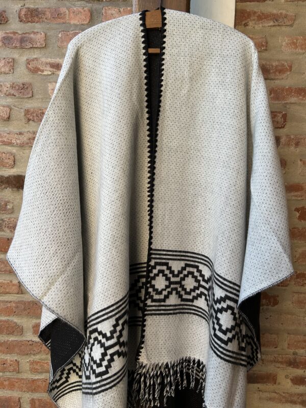 Ruana reversible con guarda art 310 - Image 3