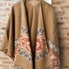 Ruana reversible marrón con guarda