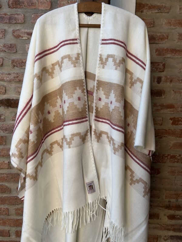 Ruana reversible con lineas y guardas
