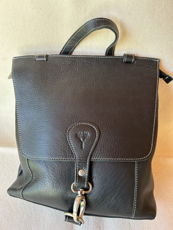 MOCHILA DE CUERO NEGRO ART 7025