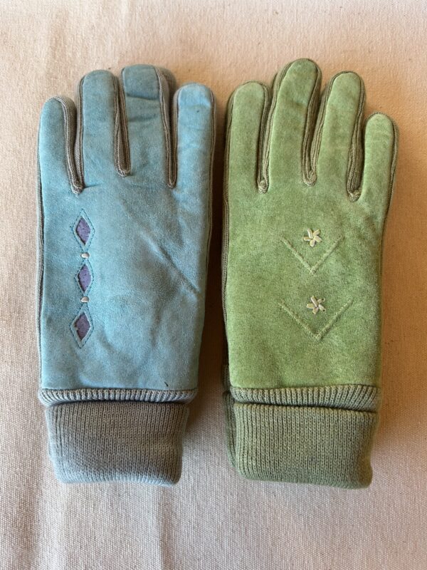 GUANTES DE DAMA EN CUERO DE OVEJA CON DETALLES EN PUÑO Y COSTADOS EN LANA SUPER FINO Y DELICADO. TALLES ÚNICOS